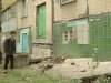 В Донецке бетонный навес упал на трёх подростков