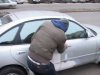У столиці двоє незнайомців вихопили у чоловіка сумку з 800 тис. грн.
