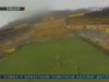 Эквадорские футбольные фаны прыгали на поле с парашютами