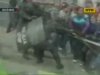 В Боливии полиция жестоко разогнала митинг подростков