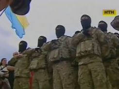 Киевляне проводили в бой батальон "Азов"