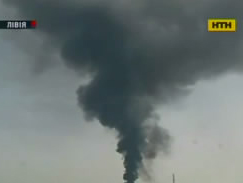 Ливийские повстанцы подожгли нефтехранилище
