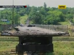 На Луганщине военные построили временный мост вместо разрушенного террористами