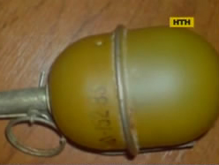 В центре Киева молодой человек угрожал гранатой