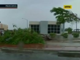 У Мексиці рятують туристів від буревію