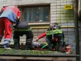 У Рівному нетвереза жінка впала з четвертого поверху та вижила