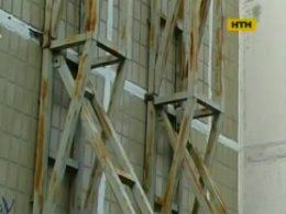У Черкасах восьмий рік розвалюється багатоповерхівка