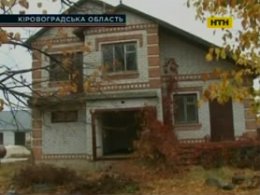 На Кіровоградщині рецидивісти зарізали літню жінку