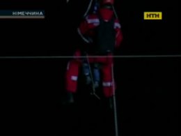 У Німеччині фунікулер зупинився над річкою
