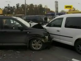 Пьяный водитель устроил массовое ДТП в Киеве