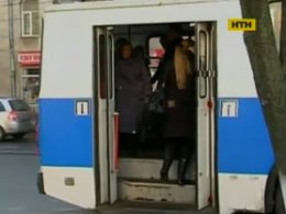 У Вінниці тролейбус ледь не вбив струмом школярок