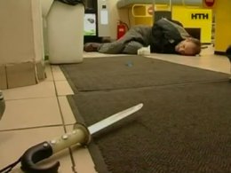 Неадекватный мужчина пытался ограбить киевский магазин