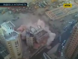 В Индии дом рухнул на шоссе
