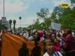 Кенійські жінки виборюють право на міні-спідниці