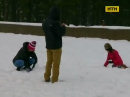 Снігові шторми не залишають Америку