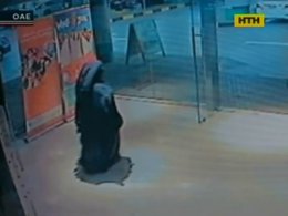 Американку в ОАЕ зарізав невідомий у паранджі