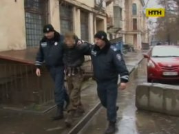 В Одесі молодик зарізав стареньку та сховався у шафі