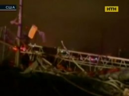 У США літак врізався в телевежу