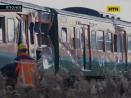 У Японії потяг зіткнувся з вантажівкою
