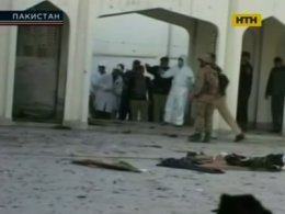Пакистанські таліби розстріляли вірян у мечеті