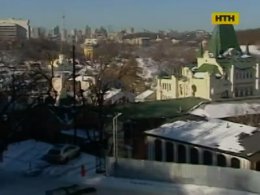 Киевляне отстояли сквер на Андреевском спуске