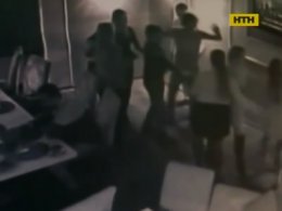 У Дніпропетровську молодик побив дівчат