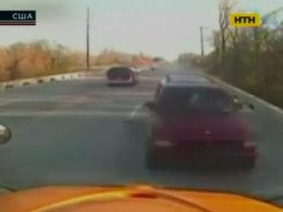 У США шкільний автобус зіткнувся з позашляховиком