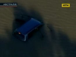 В Австралії мати з дітьми заїхала машиною в озеро