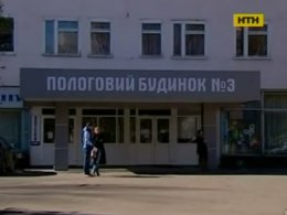 У Києві породіллю в переймах не пускали до пологового будинку, поки не заплатить