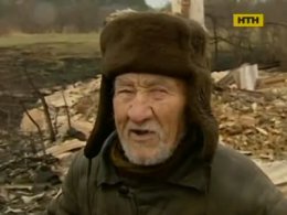 На Київщині дідусь вирішив випалити суху траву, а спалив півсела