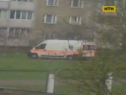 Киянка мила вікна на сьомому поверсі та випала з вікна