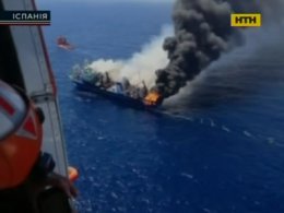 Российский корабль сгорел и затонул у берегов Испании