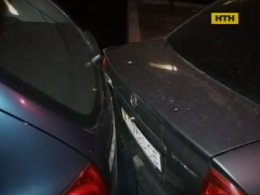 У столиці п'яний водій розтрощив припарковані автівки