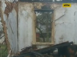Милиционеры спасли людей из горящего дома на Винничине