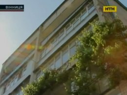 У Вінниці мала впала з п'ятого поверху та не розбилася