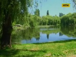 У Рівному з річки виловили мертве немовля