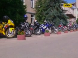 Байкеры Прикарпатья ищут мотоциклиста, который сбил ребенка и скрылся