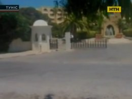 У Тунісі терористи розстріляли туристів