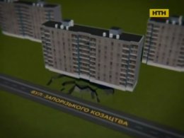 Аварійний будинок у Запоріжжі сповзає у прірву