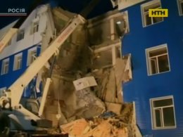 В российском Омске под руинами казармы погибли солдаты