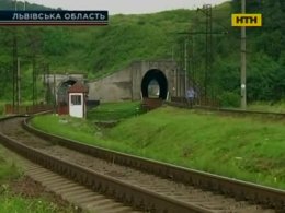 На Львовщине неизвестные стреляли в охранника железнодорожного тоннеля