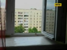 На Львівщині дівчинка випала з вікна