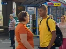 В киевском метро безнаказанно избили темнокожего подростка