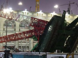 Вітер завалив кран на мусульманську святиню