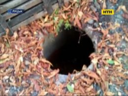 У Луцьку дитина впала в відчинений люк