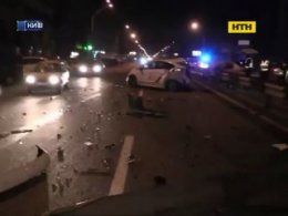 У столиці нетверезий водій розтрощив автівку поліції