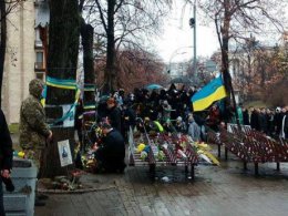 Кияни принесли квіти героям Майдана