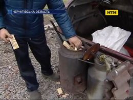 Изобретательные украинцы вместо бензина ездят на дровах