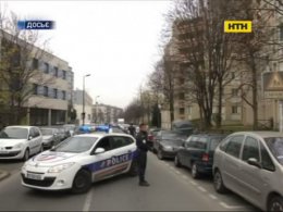В Париже террорист напал на учительницу в школе