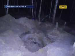Жінка з Рівненщини загинула під час нелегального пошуку бурштину
